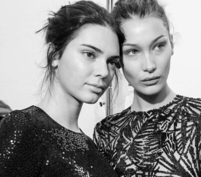 SLO TILBAKE: Bella Hadid (t.h) gikk i forsvar da en Instagram-bruker hevdet at hun og venninnen, Kendall Jenner, har dårlige personligheter. Foto: NTB scanpix SLO TILBAKE: Bella Hadid (t.h) gikk i forsvar da en Instagram-bruker hevdet at hun og venninnen, Kendall Jenner, har dårlige personligheter. Foto: NTB scanpix